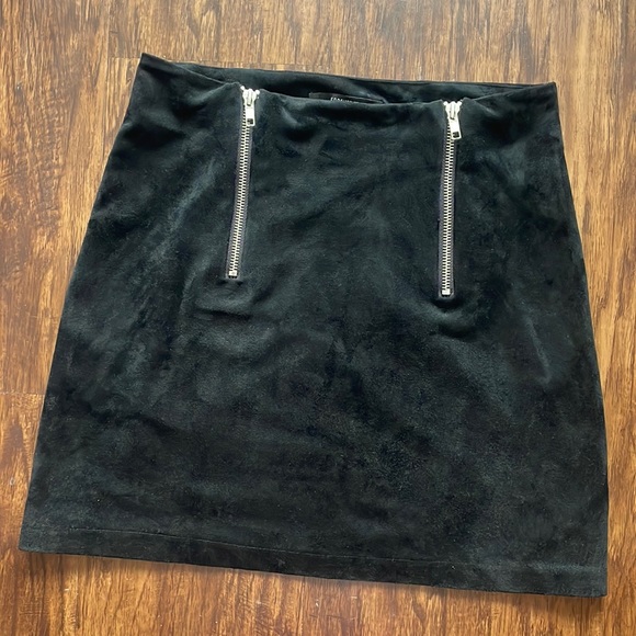 Suede skirt with 2 zippers in the front - Picture 1 of 3